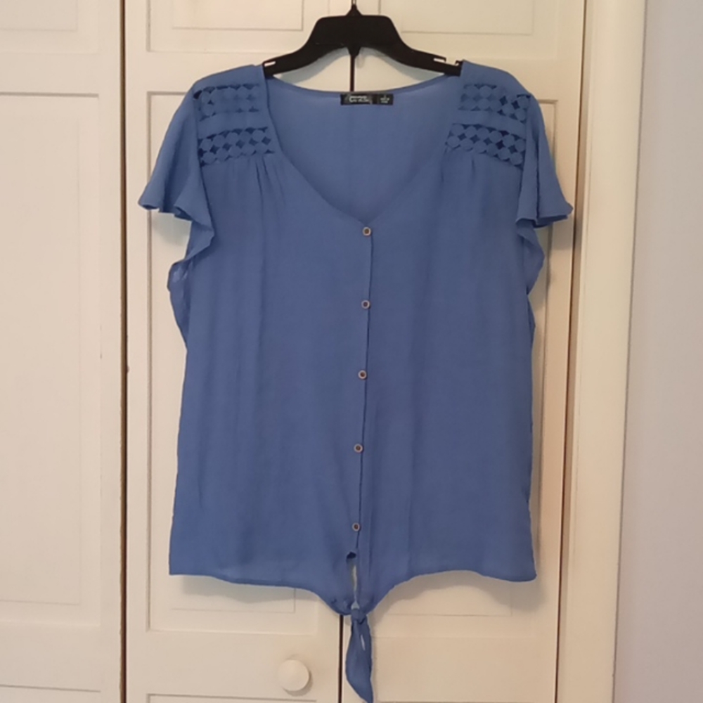 CURE Lace Detailed Tie Front Top 🆕 - Picture 2 of 9